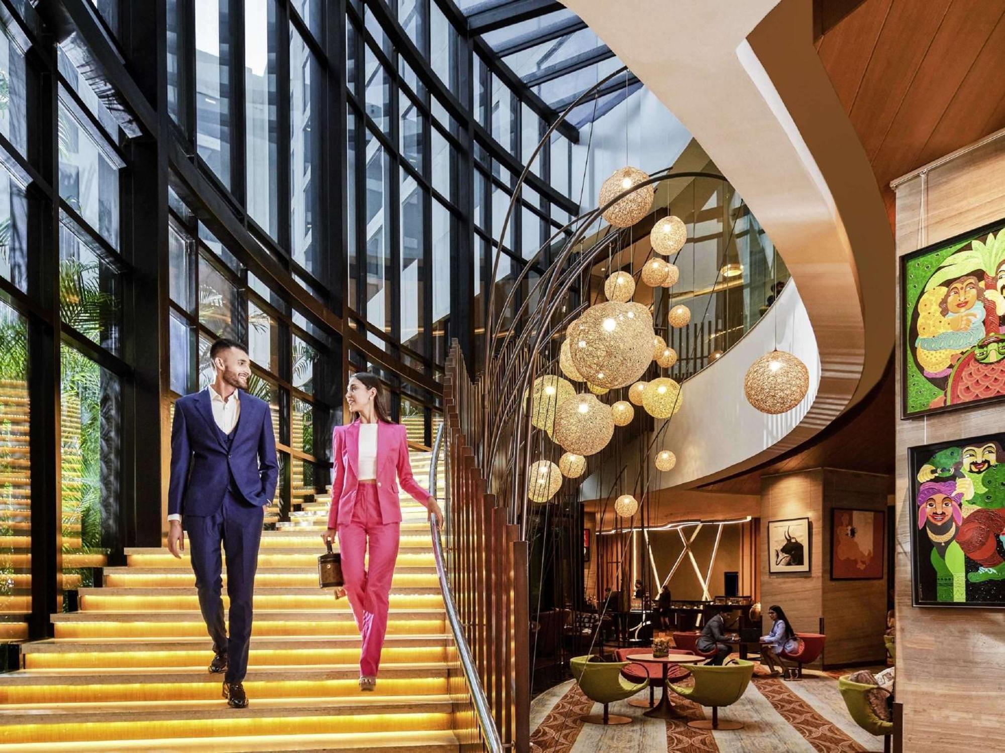 풀만 뉴델리 인터네셔널 에어포트- 아코르 럭셔리 브랜드 호텔 외부 사진 The lobby of the hotel