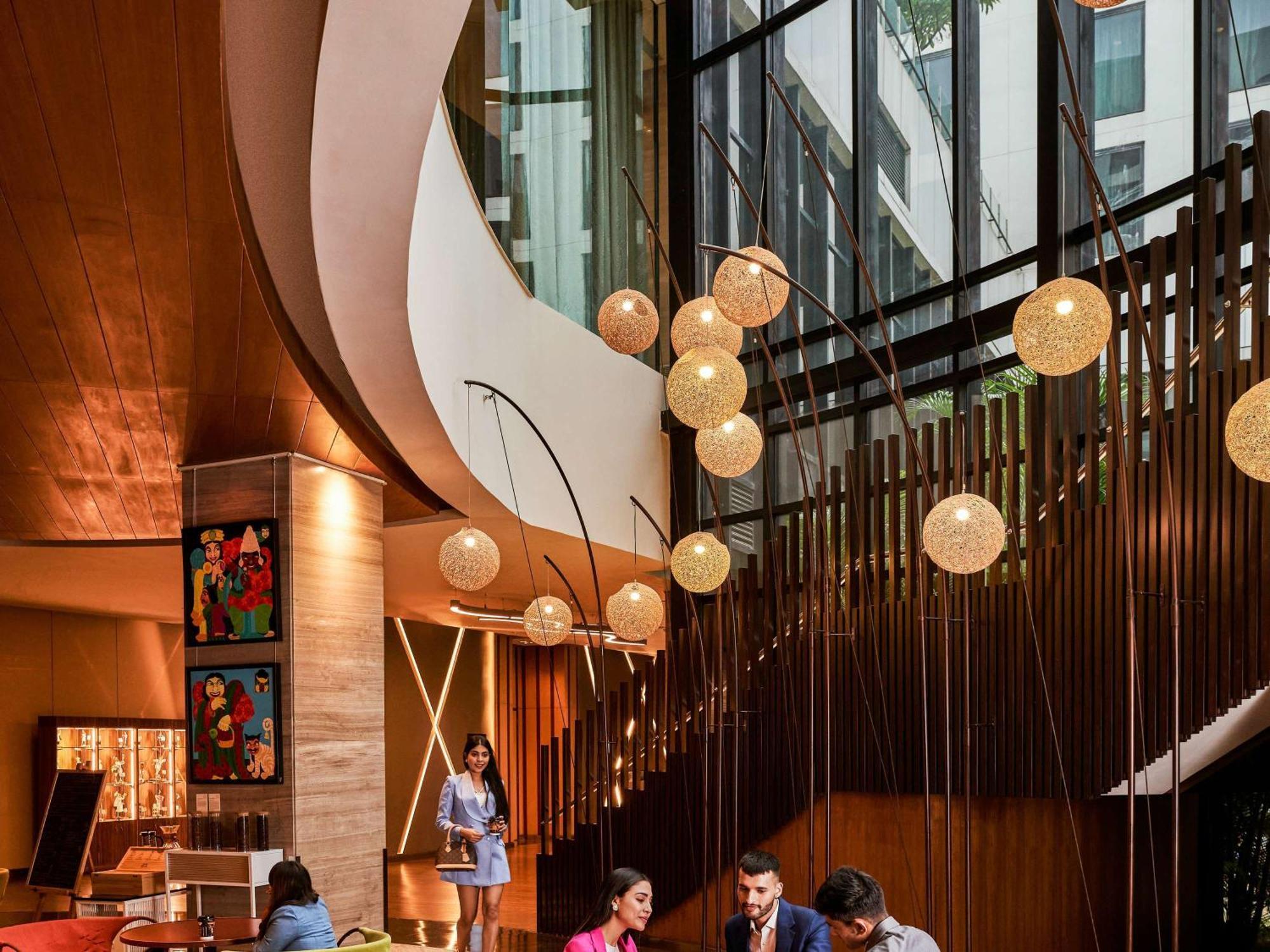 풀만 뉴델리 인터네셔널 에어포트- 아코르 럭셔리 브랜드 호텔 외부 사진 The lobby of the hotel